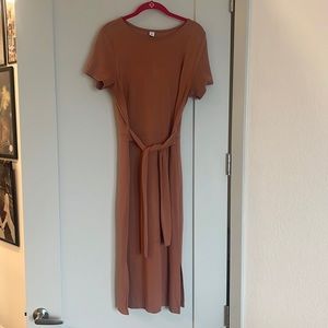 Short sleeve brown dress